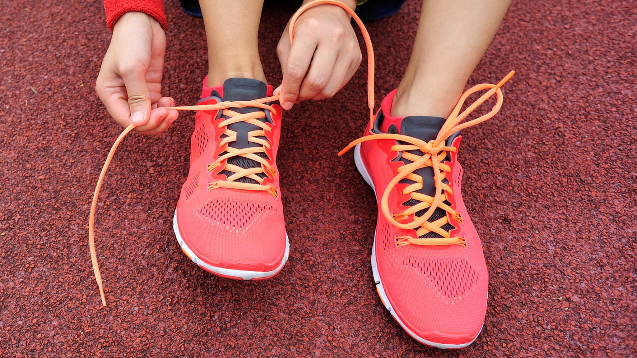 6 formas diferentes de atarse los de las zapatillas para correr y por qué te debería importar - BBC Mundo