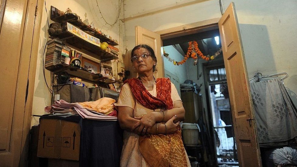 Pul uchun hojatxonada sikish