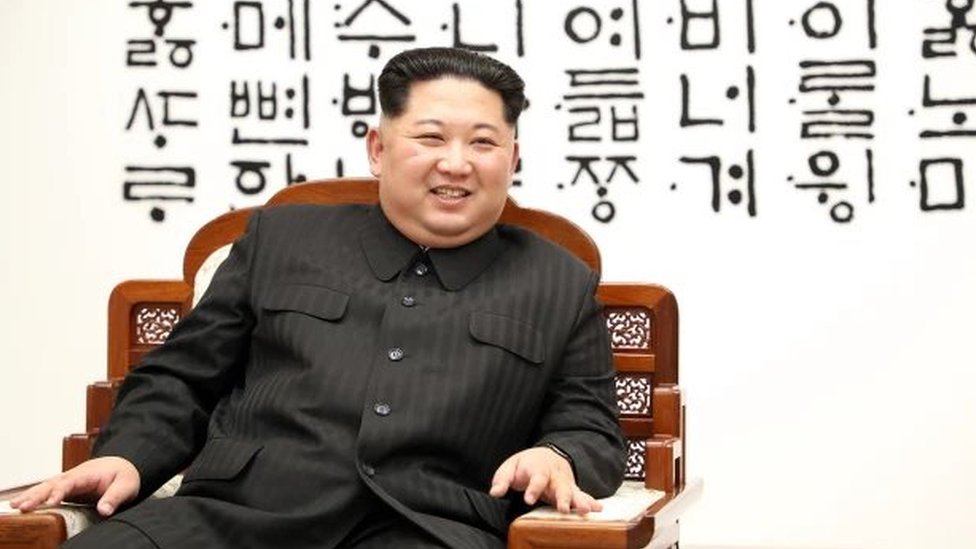 Katta sik va yigit porno bilan transeksüel Paypoq kiygan uch kishining porno video