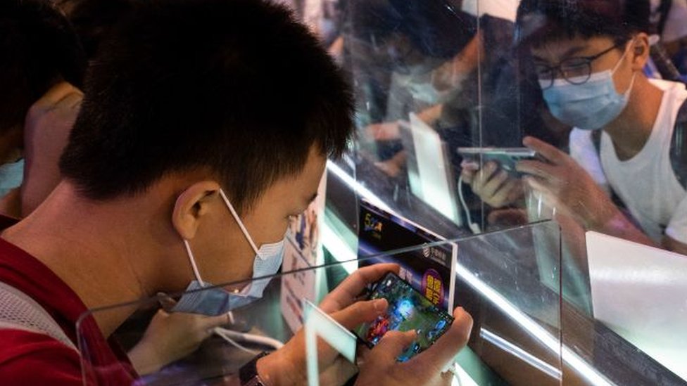 Em meio a controle intenso de games, China proíbe lives de jogos