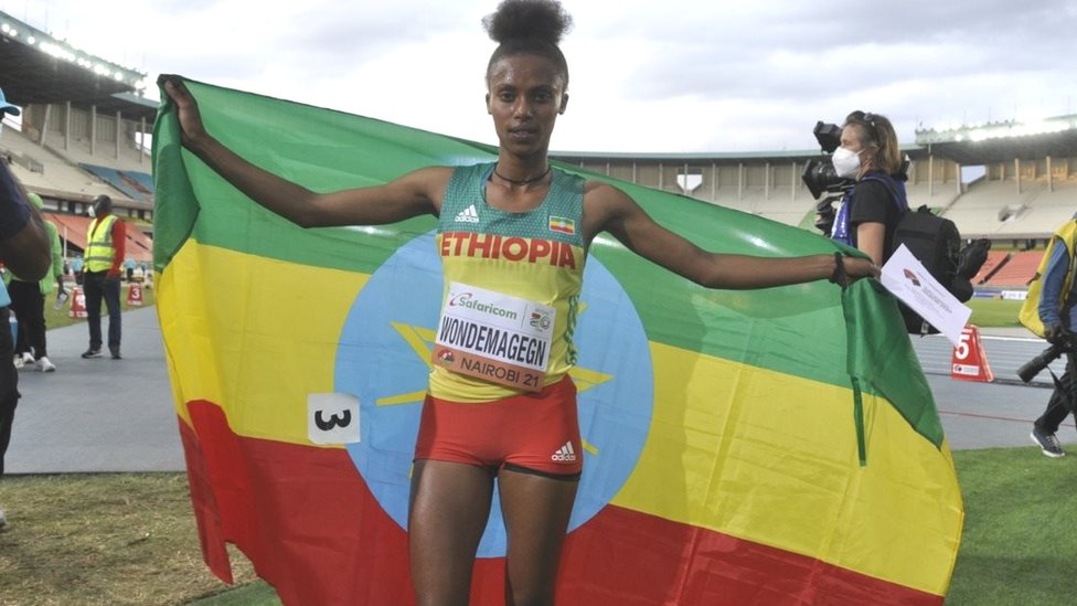 Dahshatli Osiyo porno Yostiqni sik