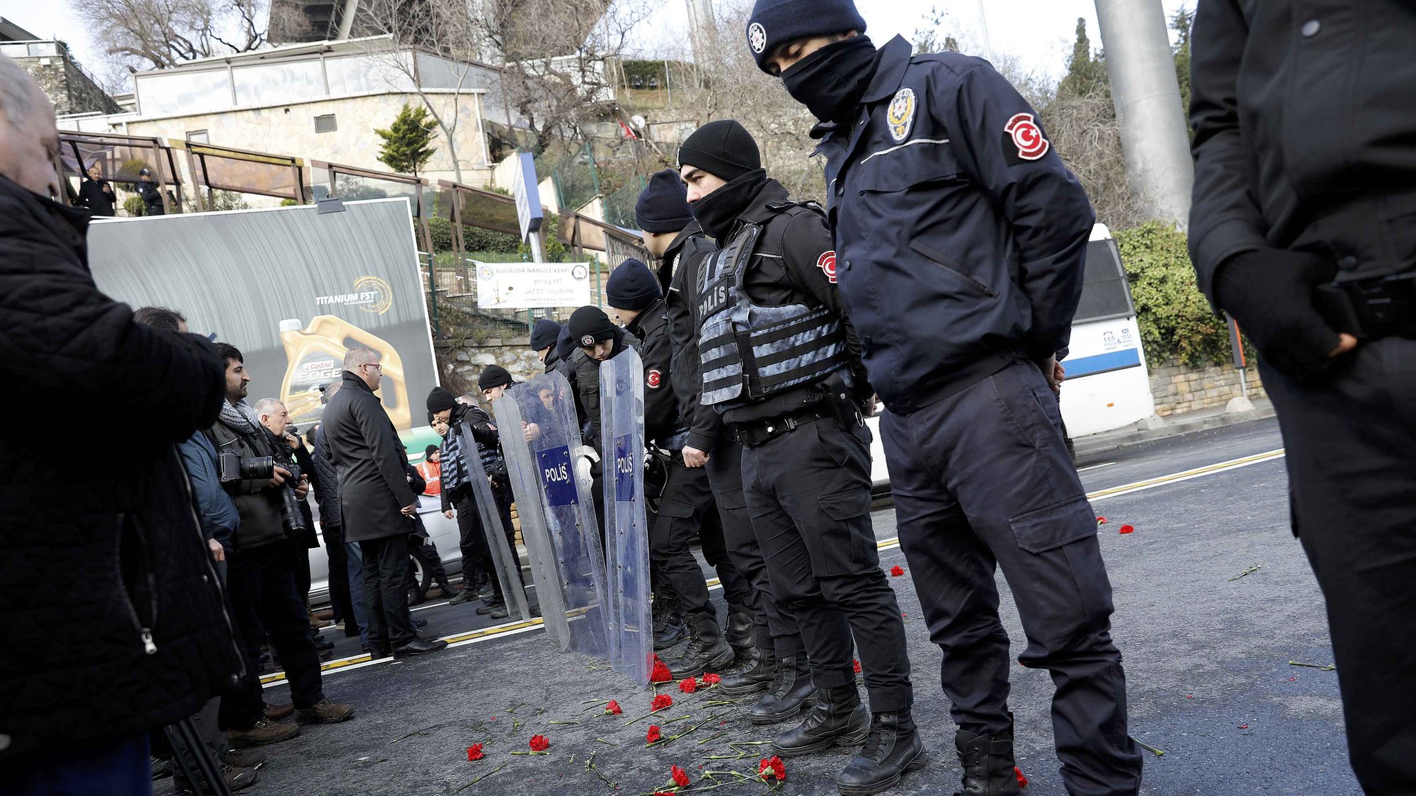 Nightclub attack: Manhunt after dozens killed in Istanbul