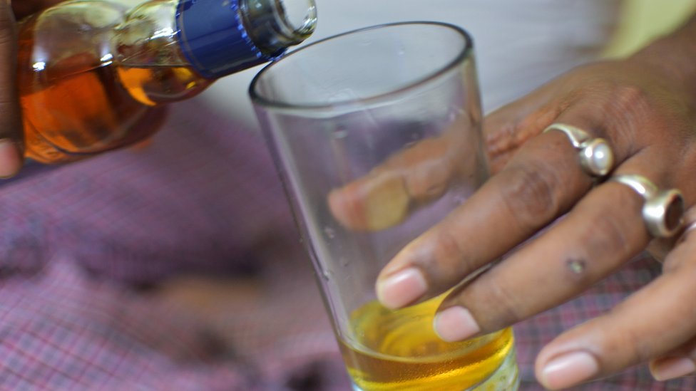 Heavy drinkers told to leave India police force