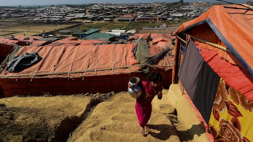 يعيش الآلاف من مسلميلي الروهينجا في مخيمات لاجئين في بنغلاديش