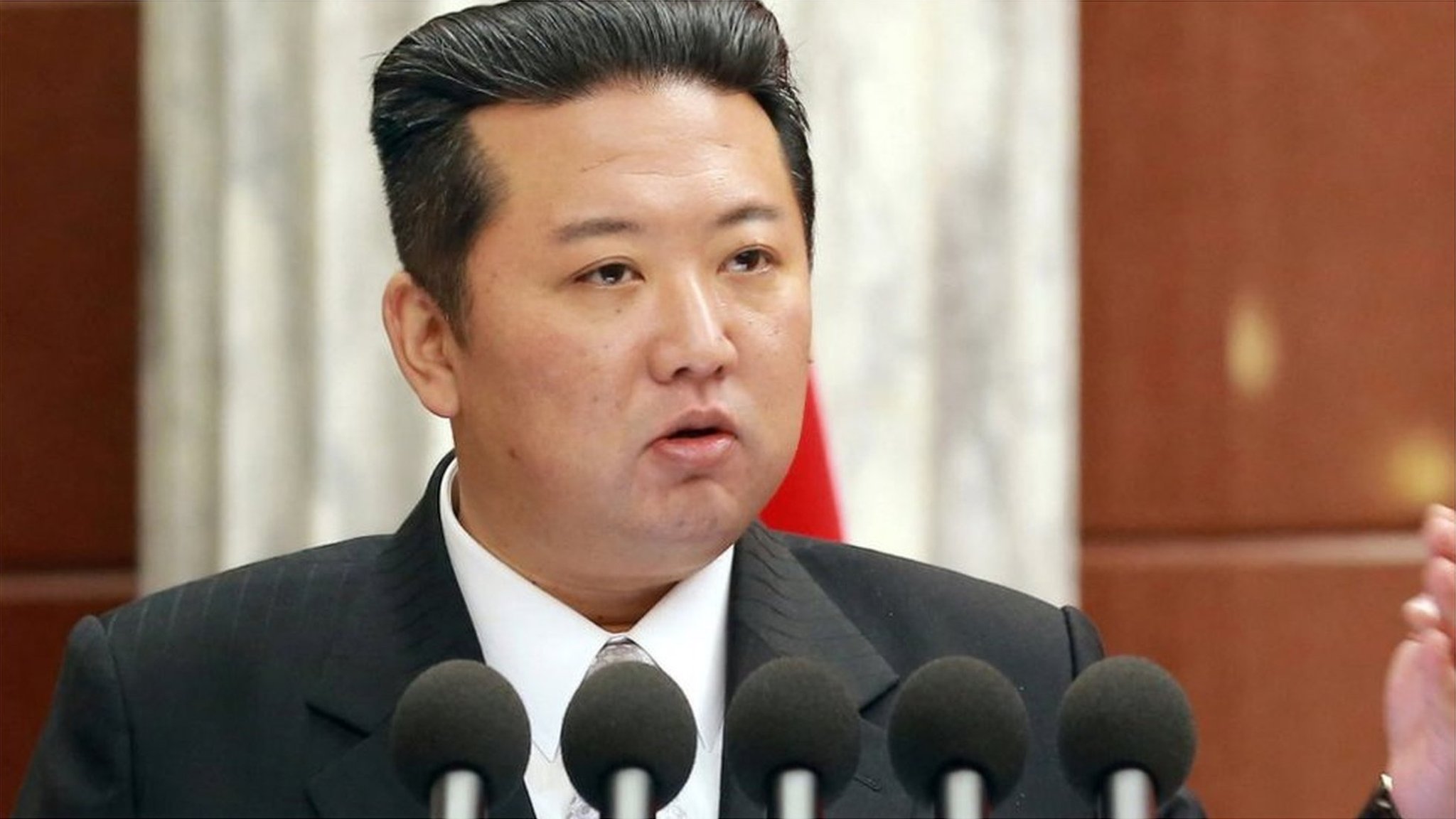 金正恩氏の娘は後継者なのか 度重なる登場で存在感増す - BBCニュース