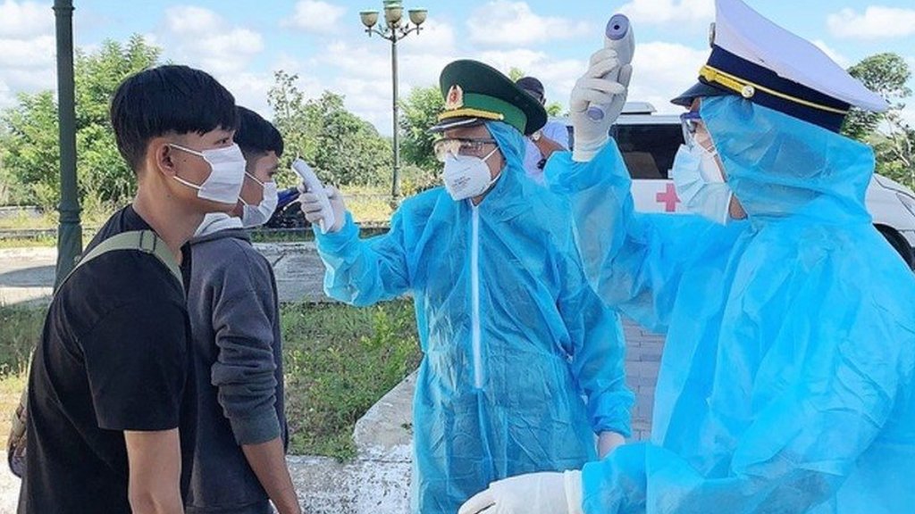 Việt Nam: Người nhập cảnh trái phép đe dọa phòng tuyến chống dịch - BBC News Tiếng Việt