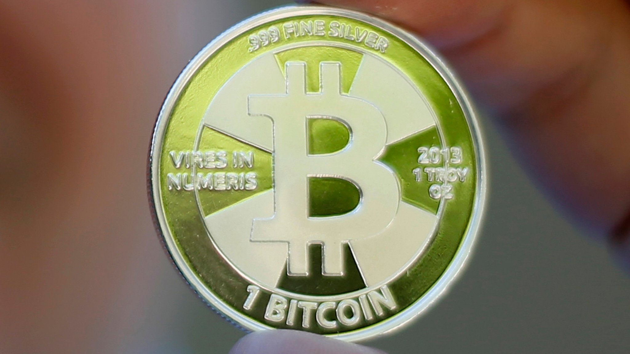 Bidders snap up final Silk Road bitcoins - BBC News