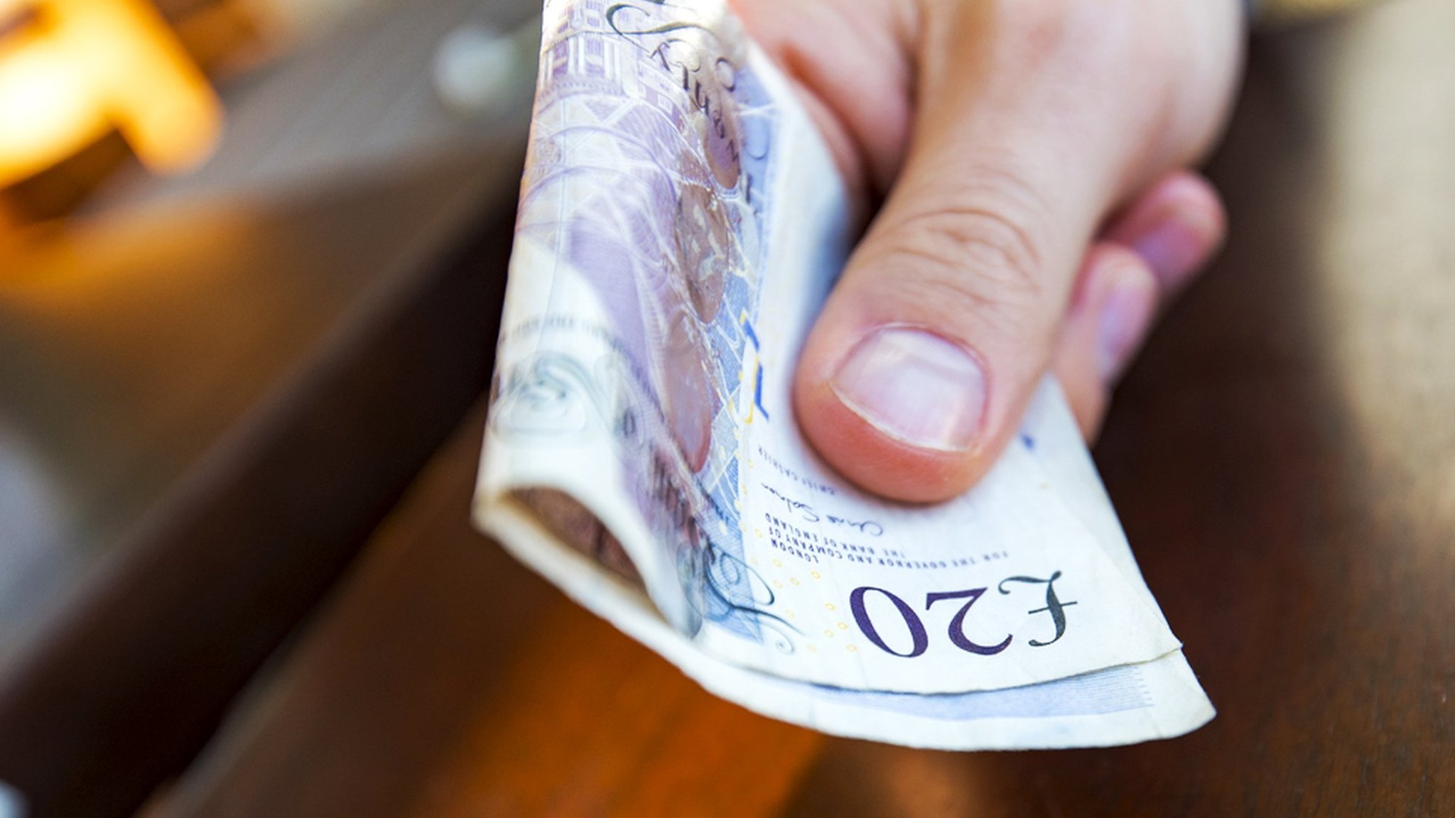 英ポンドが大幅下落、トラス新政権の減税政策に懸念 - BBCニュース