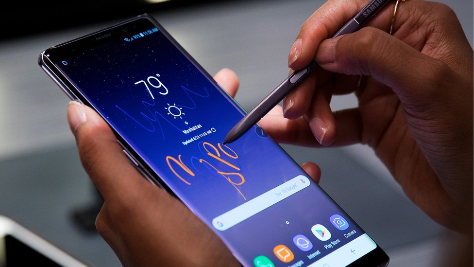 Samsung Electronics posts record quarterly profit