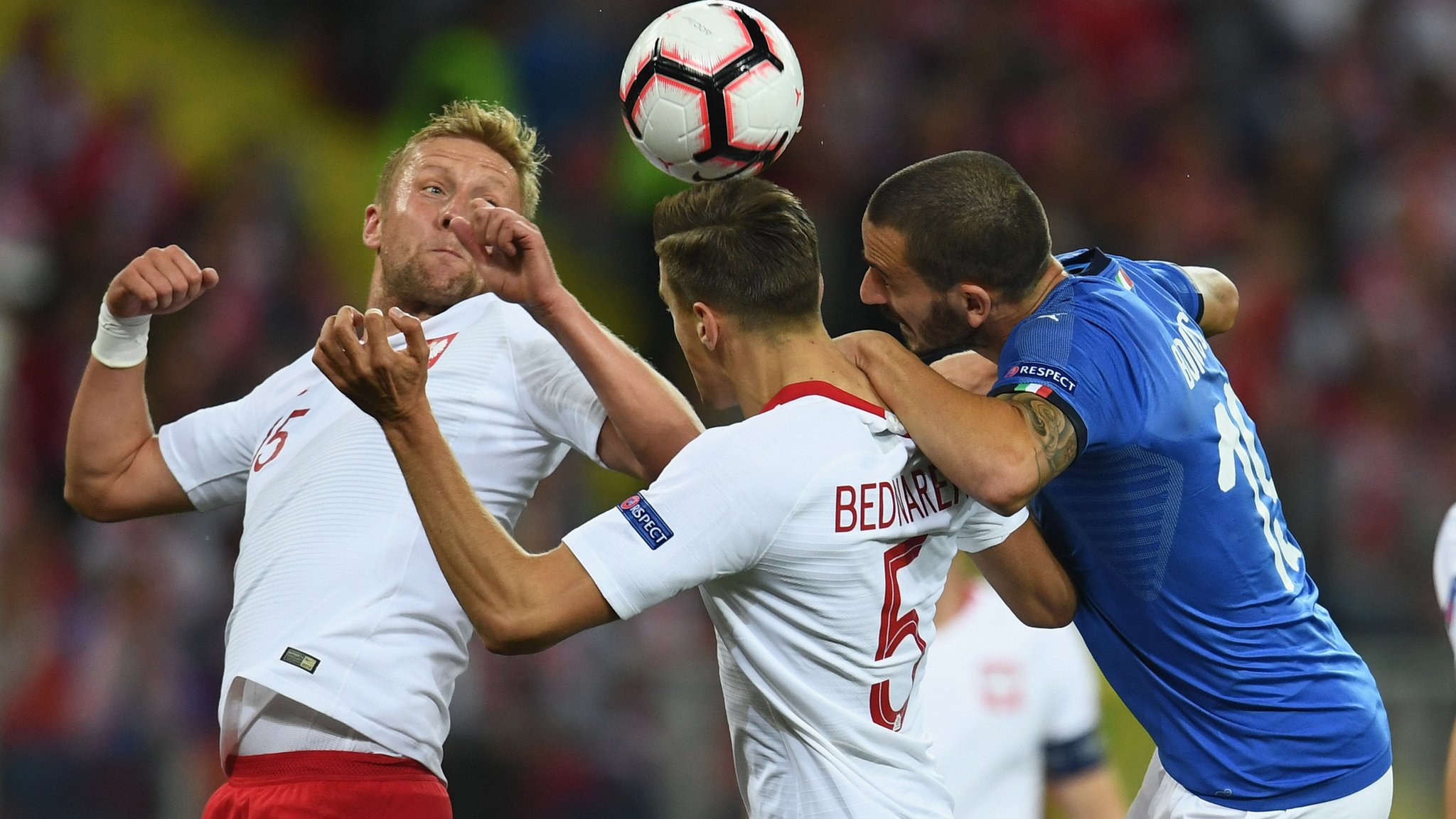 Poland 0-1 Italy: Visitors leave it late to claim victory
