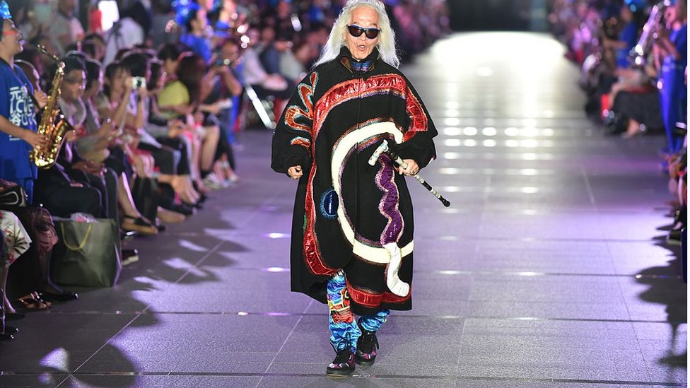 デザイナーの山本寛斎氏、白血病で死去 デイヴィッド・ボウイ氏の衣装