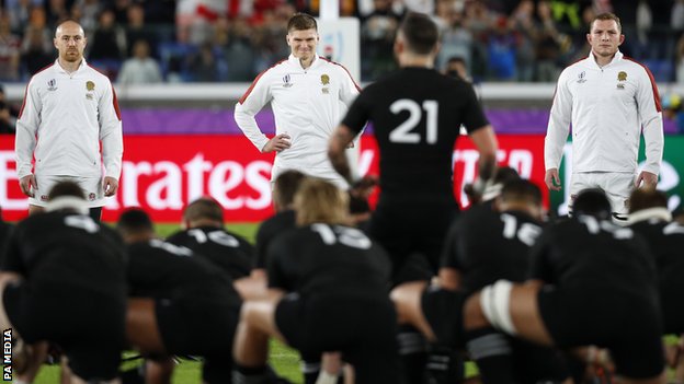 _109416439_farrellsmilehaka.jpg