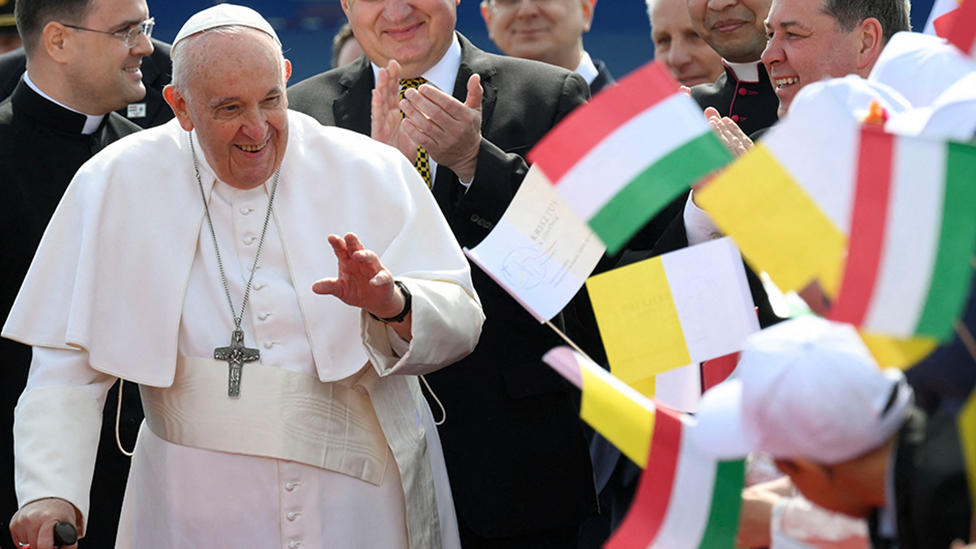 Pope's visit to Hungary dominated by Ukraine war