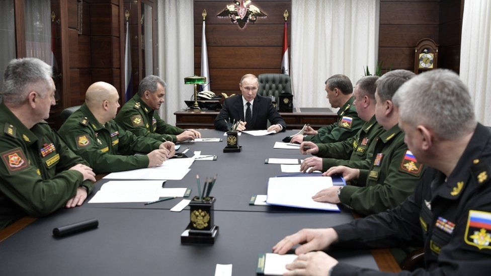 Presiden Putin dan para pejabat militer