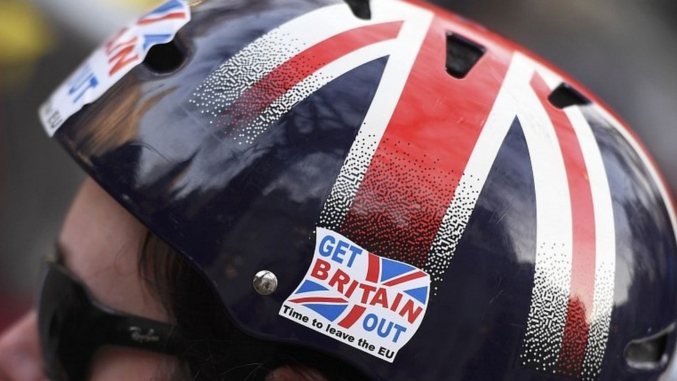 Brexit: Theresa May urged to rule out interim deal