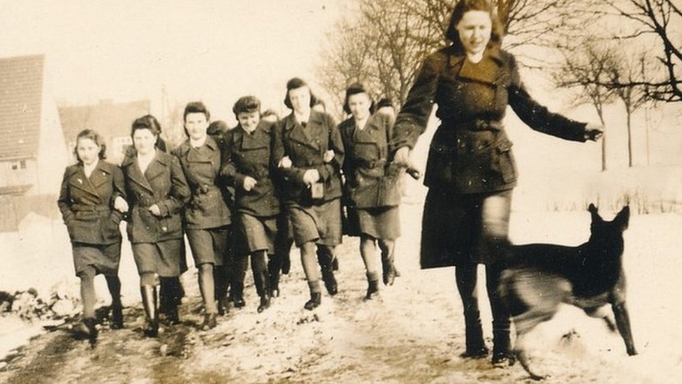 Женщины Подушки Для Немецких Офицеров Фото