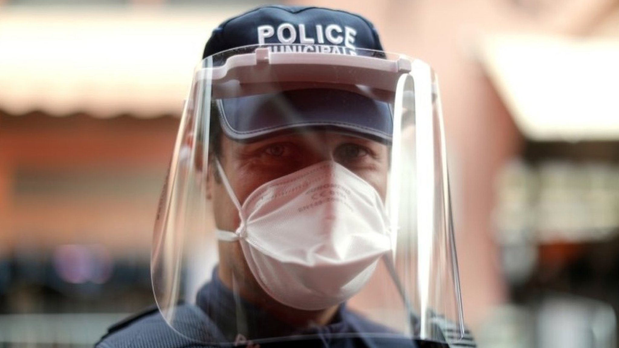 マスク14万枚、仏警察が押収 闇市場で転売前に - BBCニュース