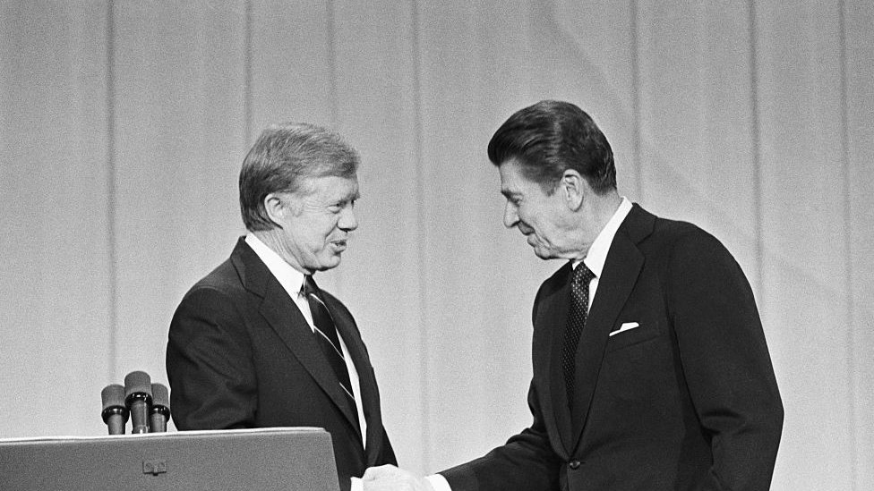 米大統領選2024】 選挙の流れを変えうる四つの「予想外の展開」 - BBC