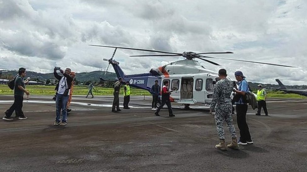 Rescuers search for plane crash survivors on volcano