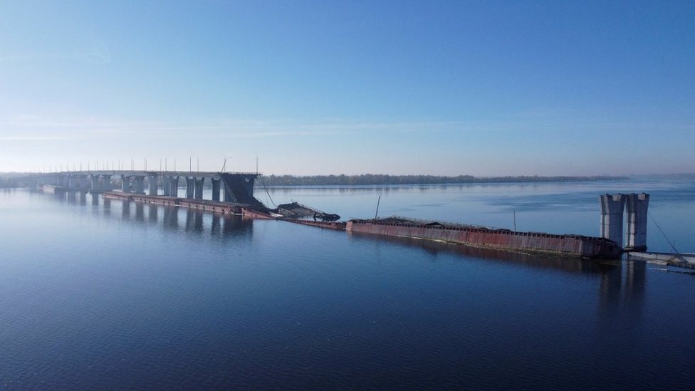 Ukraine sets up positions across river in Kherson