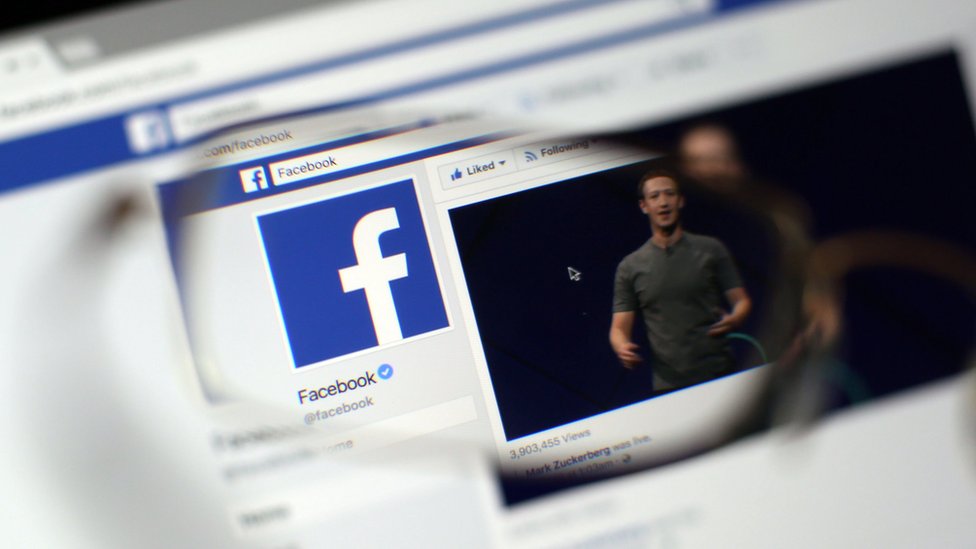 Las redes sociales han sido un canal para la propagación de noticias falsas y teorías conspirativas. Pantalla de Facebook
