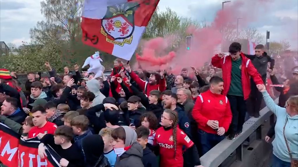 Singing Wrexham fans confident of promotion party
