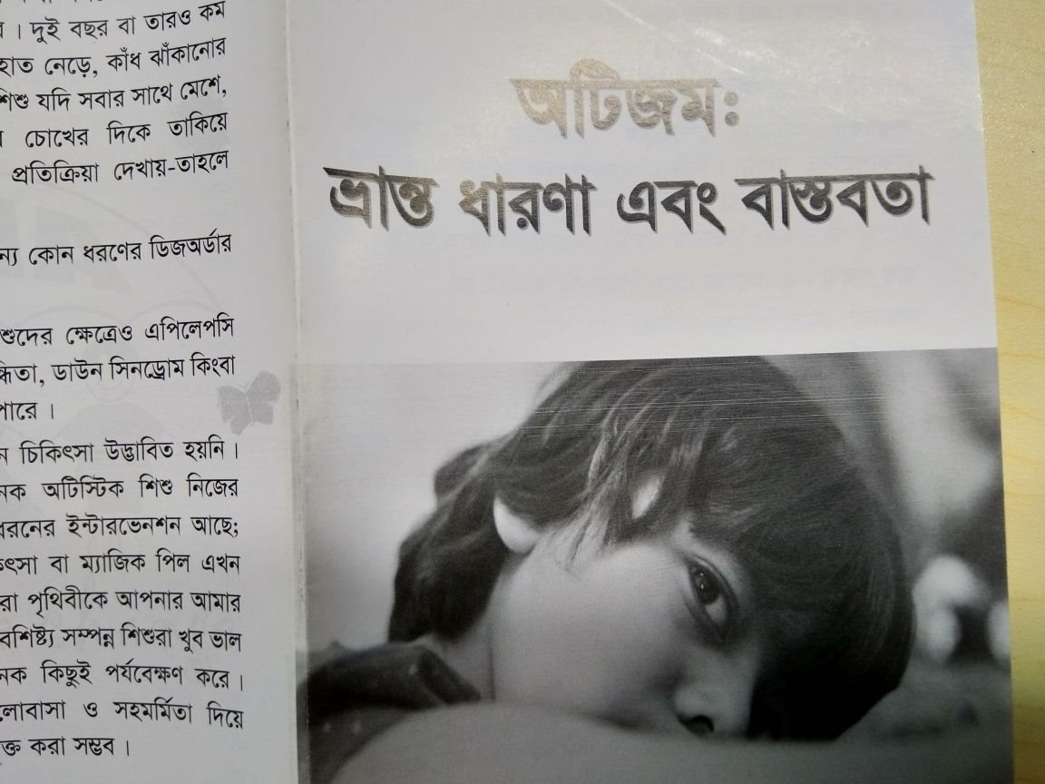 Porno omma oldida masturbatsiya qiladi Hayajonlangan toplar va jinsiy olatni