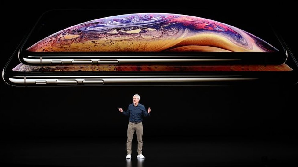 アップル、iPhone XSと最新アップルウォッチをお披露目 - BBCニュース