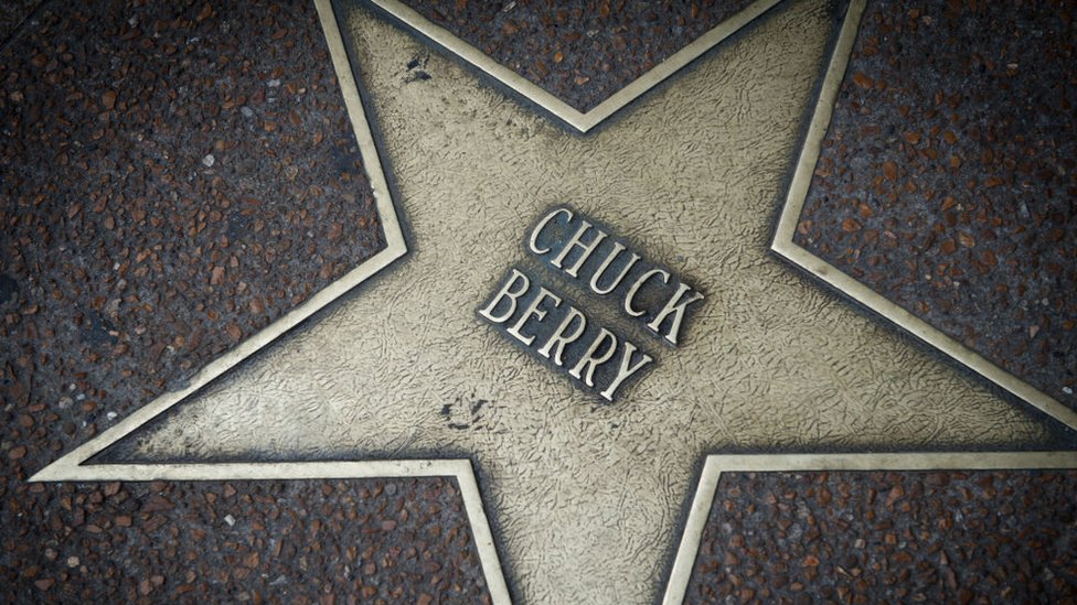 Estrella de Chuck Berry en el paseo de la fama de Delmar Loop Walk en University City, Misuri.