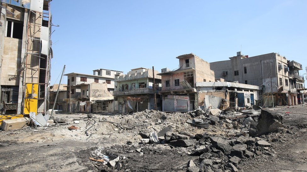 Calles de la Ciudad Vieja de Mosul destrozadas por los combates.