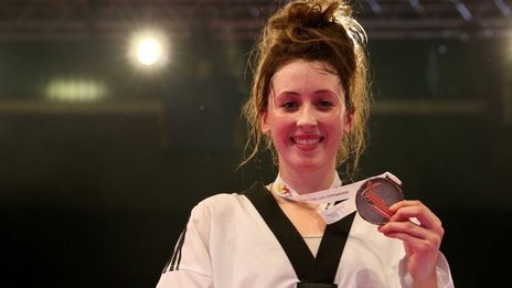 Jones wins World Grand Prix gold