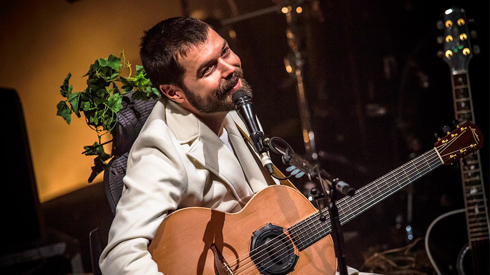Biffy Clyro's Simon: Guitars are 'an extension of my personality'