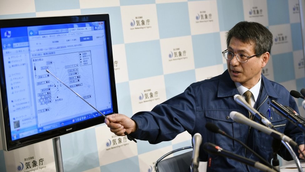 Conferencia de prensa en Japón sobre la actividad sísmica.