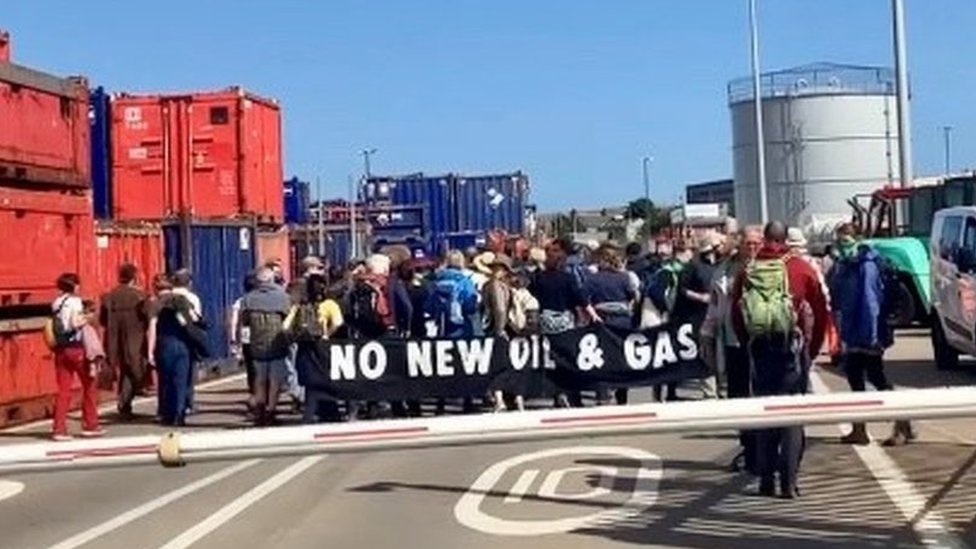 Port of Aberdeen climate protest ends peacefully