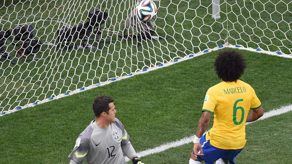 Copa do Mundo 2014 - Chuva de água à noite e de gols à tarde