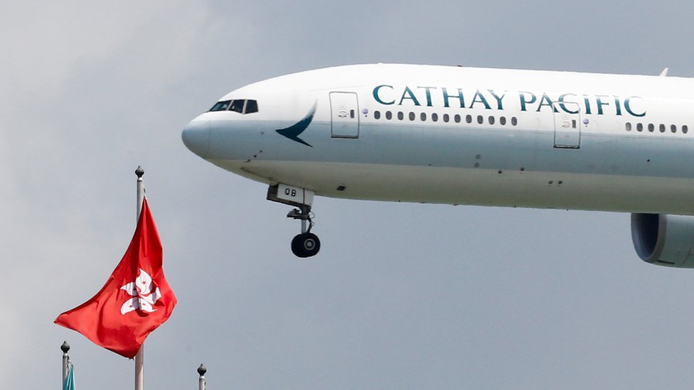 香港デモ、苦しむキャセイ航空 「会社が恐怖に包まれている」 - BBC