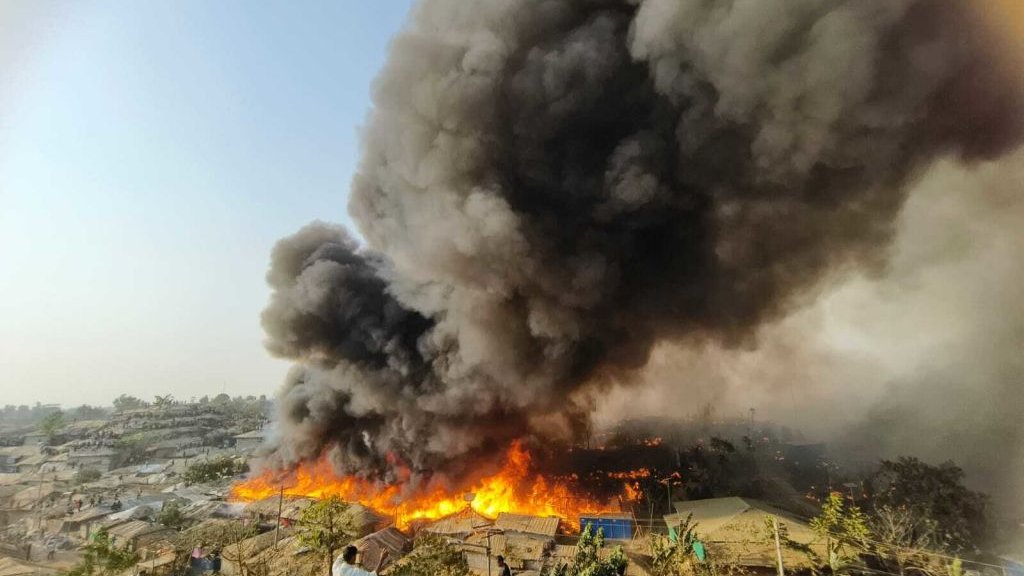 Huge fire investigated at world's largest refugee camp