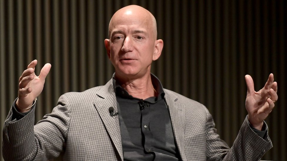 Jeff Bezos vai divorciar-se. O que é que isto significa para a ? –  Observador