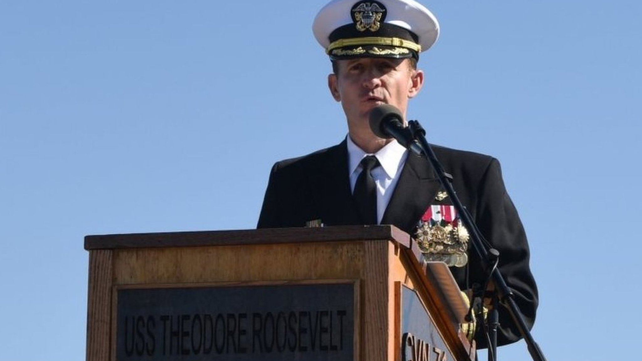 米海軍、空母艦長を解任 新型ウイルス流行で対応要請 - BBCニュース
