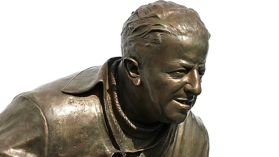 Statue of man who rebuilt Man Utd unveiled