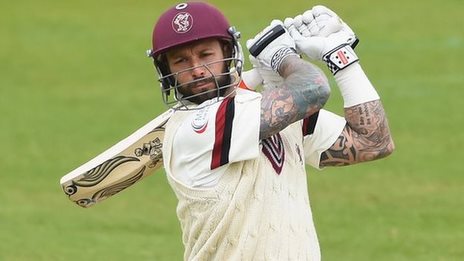 Somerset chase 401 to beat Notts