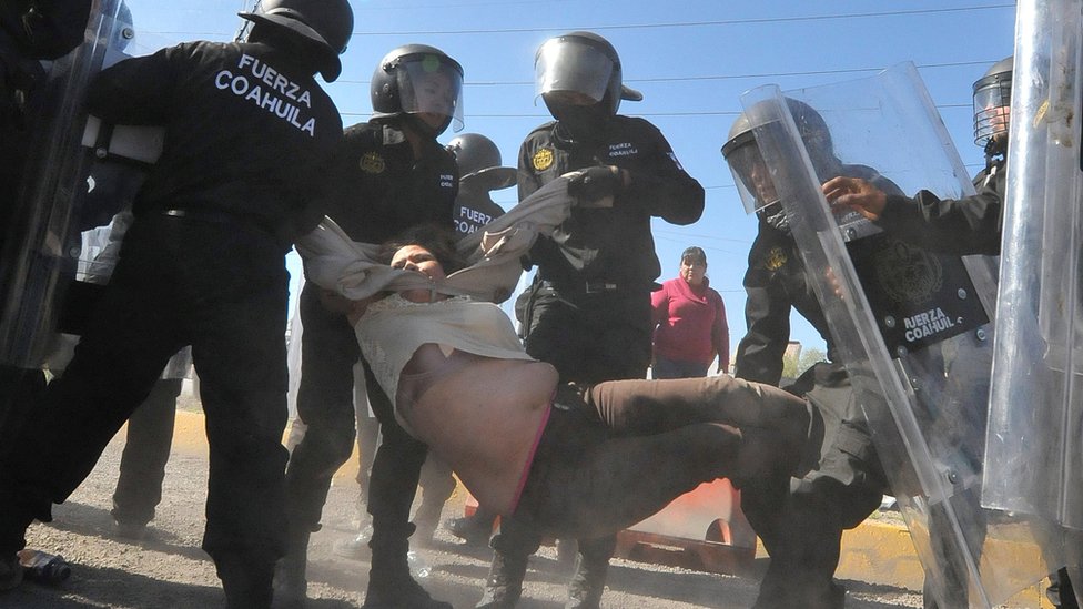 Detención de una manifestante en Coahuila