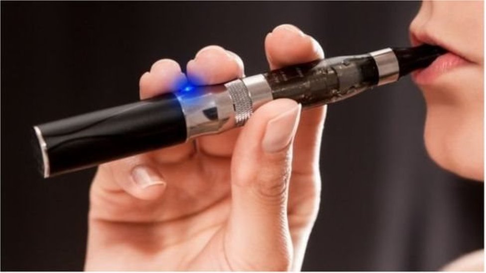 Porno tomosha qiling, yoshlar! Yosh erkaklar bilan etuk ayollar porno