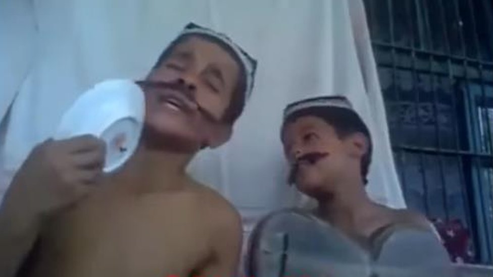 Onlayn porno Bryansk Katta xorozlar bilan guruh orgies porno