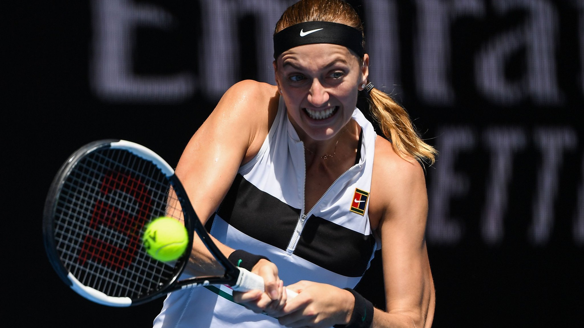 Kvitova storms into Australian Open quarter-finals