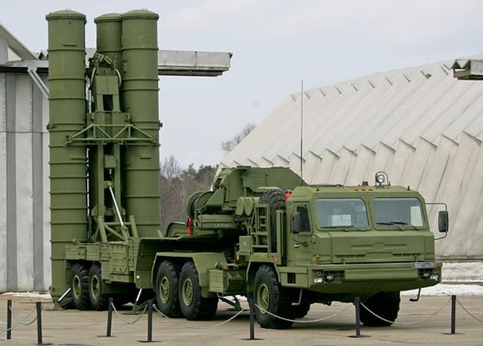 Ukraine Crimea: Russia Sends New Air Defence Missiles - BBC News