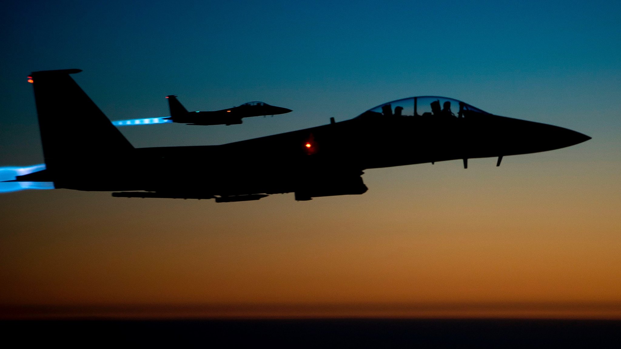 Syria war: Air strike on IS prison in Mayadin 'kills dozens'