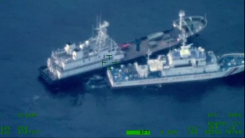 Öオーストリア共和国＊沿岸警備隊＊水難救助名誉章＊ブロンズ章（実物） 動画】比の救助は日本式、マイペースな米船 国内初訓練に見る日