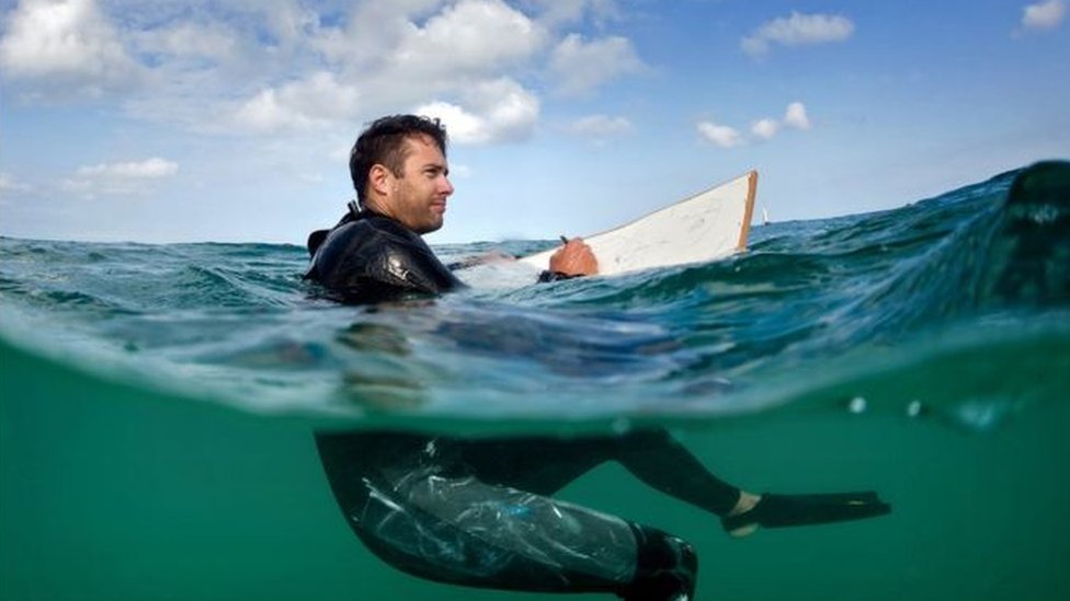 O Pintor Que Cria Suas Obras Dentro Do Oceano Bbc News Brasil