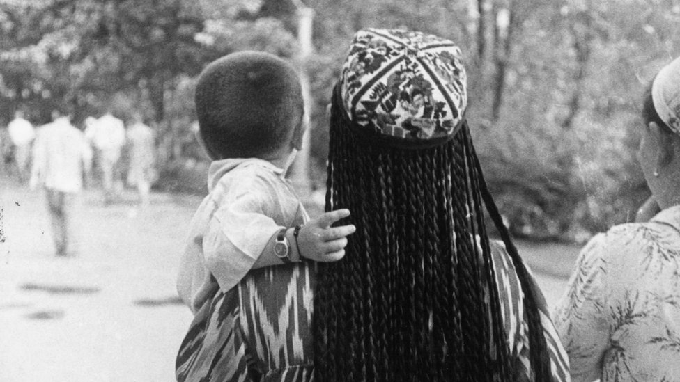 Kochada etuk notanish odam bilan porno Aktrisalarning yalangoch fotosuratlari